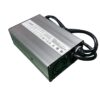 Cargador para baterías de litio 16,8V 5A, diseñado para proporcionar una carga rápida y segura. Compatible con una amplia gama de dispositivos que requieren esta tensión, como herramientas eléctricas y equipos pequeños, con un sistema de protección contra sobrecargas y cortocircuitos.